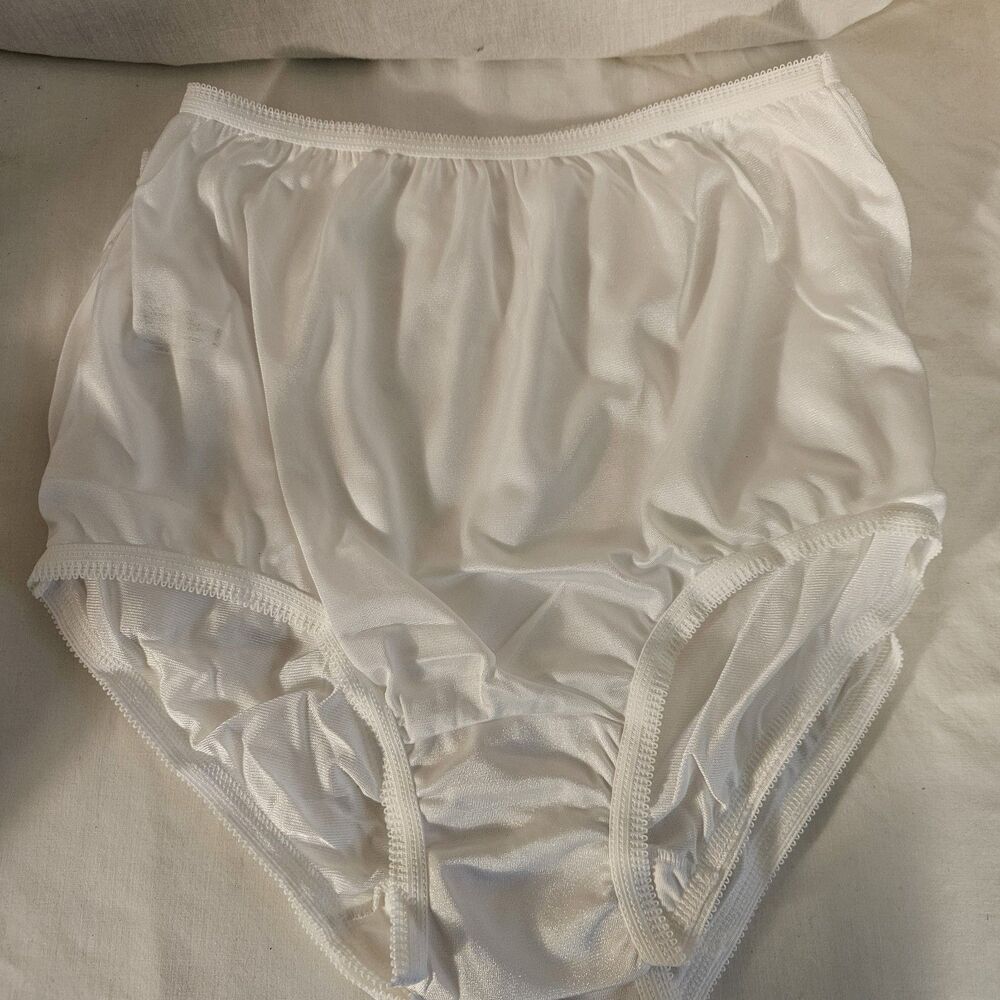 NIP Women's Classic, Nylon, Brief Panty (Stye 129) 3 Pack White size 7 unbranded